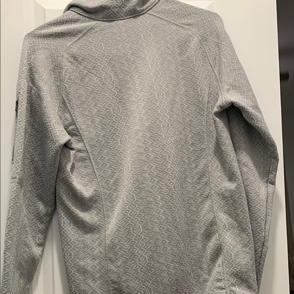 Patagonia Light Gray Patterned Pullover - image 5